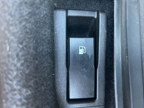 Used 2015 Subaru Crosstrek 2.0i Premium image 11