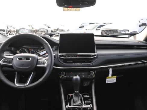 New 2026 Jeep Compass Latitude image 14