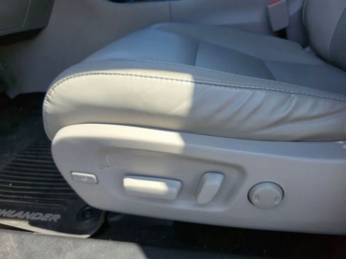 Used 2017 Toyota Highlander XLE image 18