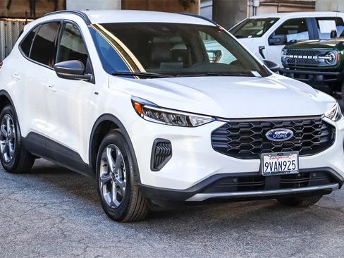 Used 2025 Ford Escape ST-Line w/ Equipment Group 301A image 3