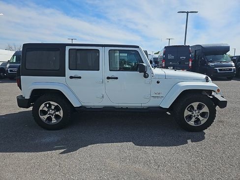 Used 2017 Jeep Wrangler Unlimited Sahara image 8