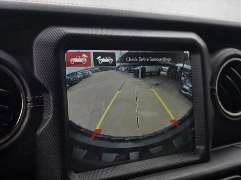 Used 2022 Jeep Wrangler Unlimited Sahara AWD/4WD image 19