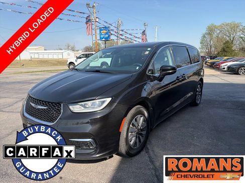 Used 2024 Chrysler Pacifica Limited FWD image 7