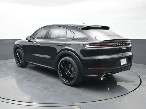 Certified 2024 Porsche Cayenne Coupe AWD/4WD image 3