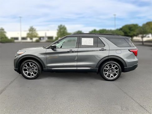 Used 2025 Ford Explorer Platinum w/ Ultimate Package image 3