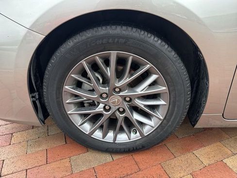 Used 2018 Lexus ES 350 w/ Premier Package image 10