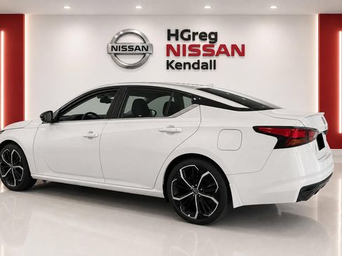 Used 2024 Nissan Altima 2.5 SR w/ SR Premium Package FWD image 6