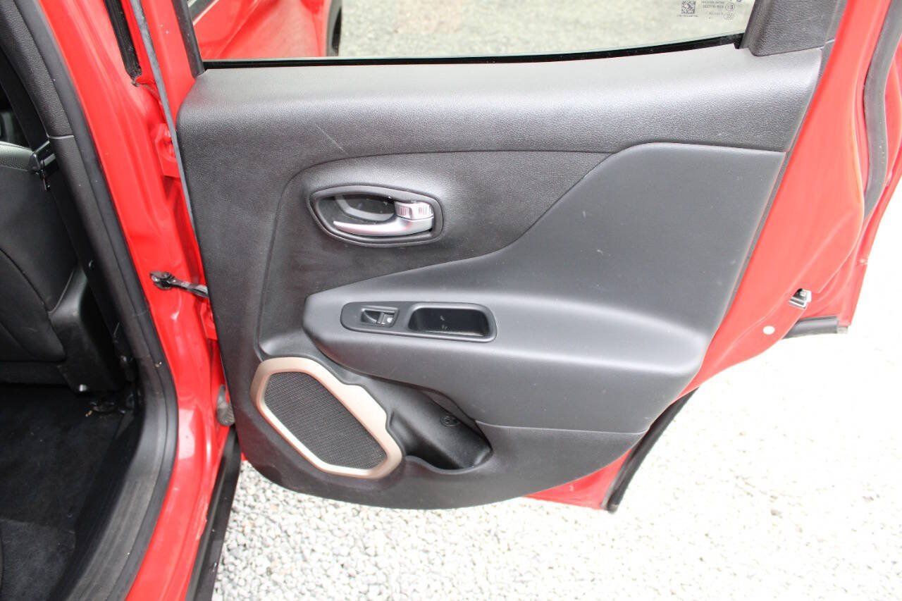 Used 2017 Jeep Renegade Limited AWD/4WD image 23