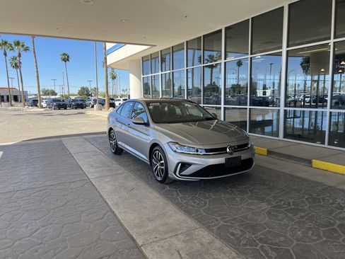 Used 2025 Volkswagen Jetta SE image 5