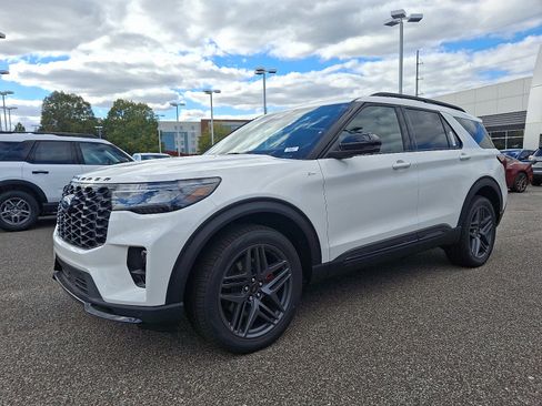 New 2025 Ford Explorer ST-Line w/ Premium Package image 3