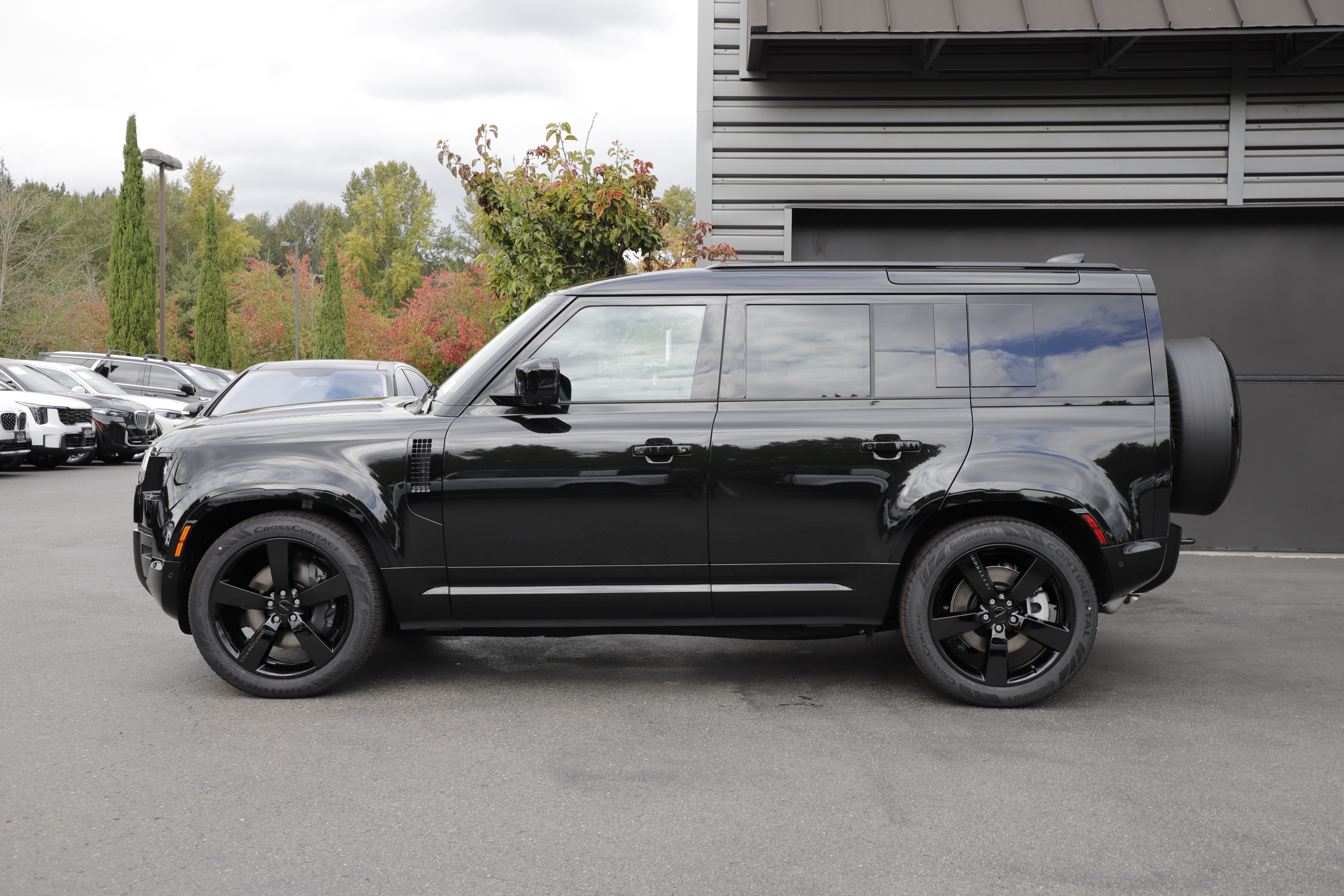 New 2026 Land Rover Defender 110 X-Dynamic SE AWD/4WD image 3