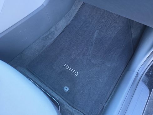 Used 2019 Hyundai Ioniq Blue image 33