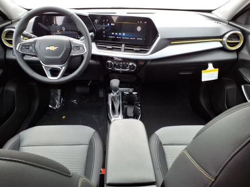 New 2026 Chevrolet Trax LT w/ LT Convenience Package FWD image 11