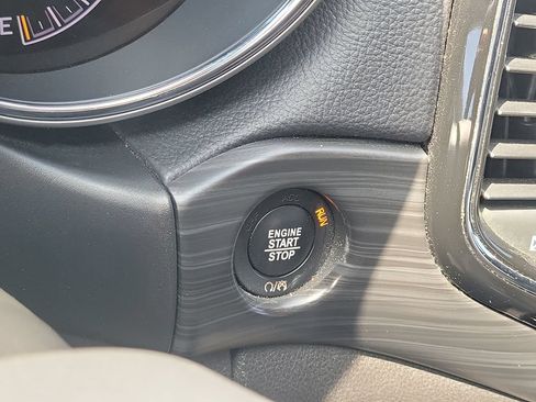 Used 2019 Jeep Grand Cherokee Altitude RWD image 13