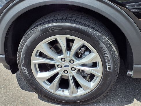 Used 2024 Ford Explorer XLT w/ Equipment Group 202A AWD/4WD image 31