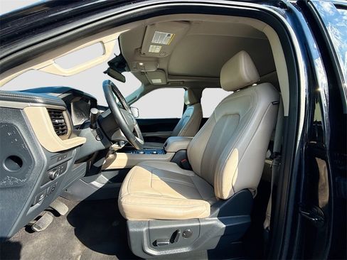 Used 2022 Ford Expedition Limited image 23