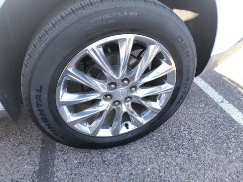 Used 2020 Buick Enclave Essence w/ Sound and Sites Package image 5