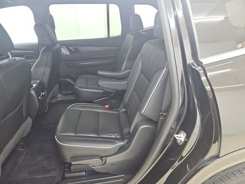 Used 2025 Buick Enclave Avenir w/ Super Cruise Package image 4