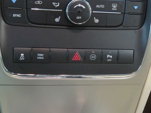 Used 2011 Jeep Grand Cherokee Limited image 40