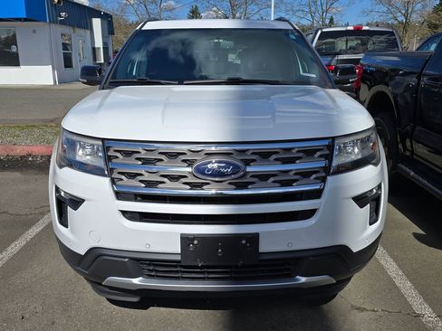 Used 2018 Ford Explorer XLT w/ Equipment Group 202A image 2