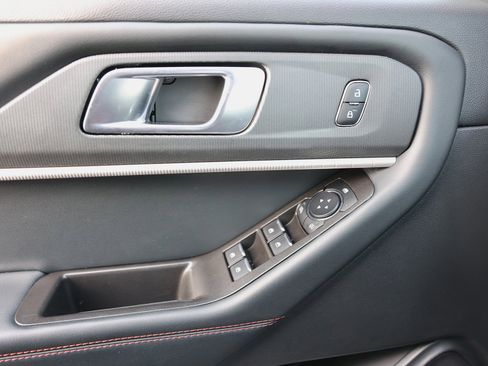 Certified 2025 Ford Explorer ST-Line image 39