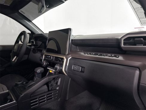 Certified 2025 Toyota Tacoma TRD Sport image 40