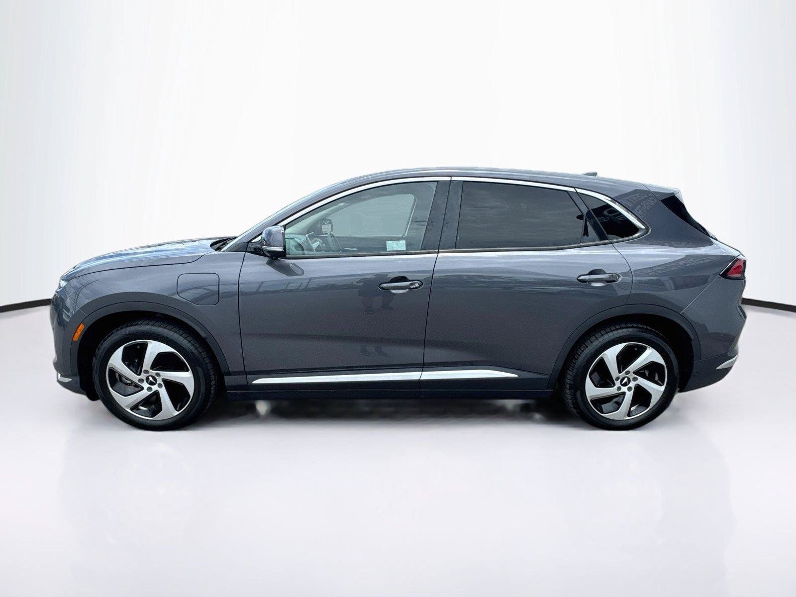 Used 2025 VinFast VF 8 Eco AWD/4WD image 2