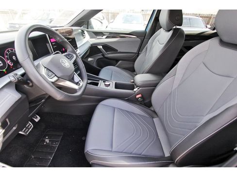 Certified 2025 Volkswagen Tiguan SE R-Line AWD/4WD image 9