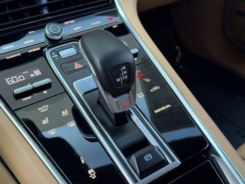 Used 2021 Porsche Panamera 4S w/ Premium Package image 35