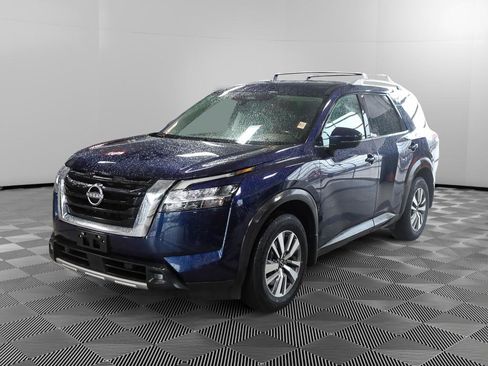 Used 2022 Nissan Pathfinder SL image 2