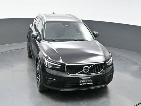 Used 2025 Volvo XC40 B5 Plus image 26