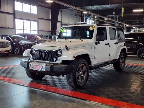 Used 2016 Jeep Wrangler Unlimited Sahara AWD/4WD image 3