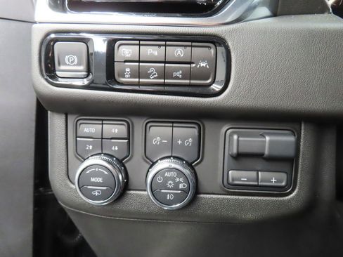Used 2025 GMC Yukon Denali w/ Denali Reserve Package AWD/4WD image 48