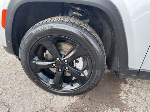 Used 2021 Jeep Grand Cherokee L Laredo image 14