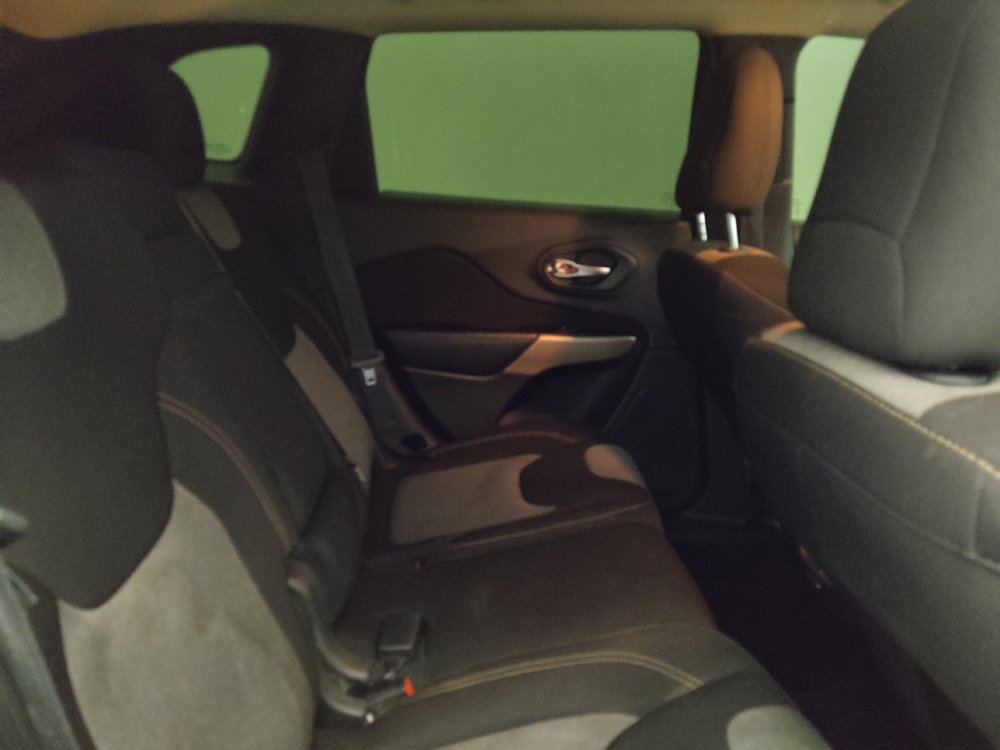 Used 2017 Jeep Cherokee Sport AWD/4WD image 19