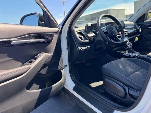 New 2026 Kia Seltos S FWD image 10