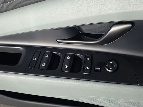New 2026 Hyundai Elantra Limited FWD image 38