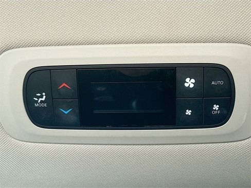 Used 2022 Chrysler Pacifica Touring-L image 24