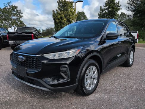 Used 2025 Ford Escape Active AWD/4WD image 2