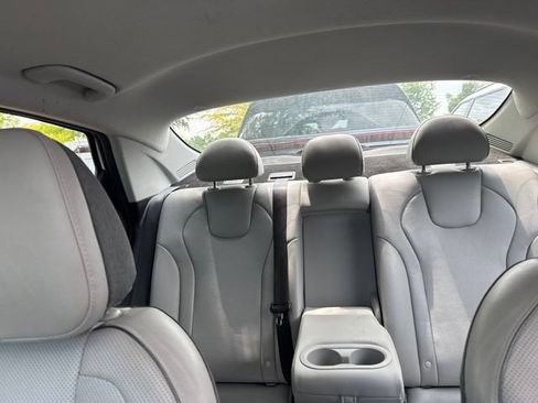 Used 2022 Hyundai Elantra Limited w/ Cargo Package FWD image 8