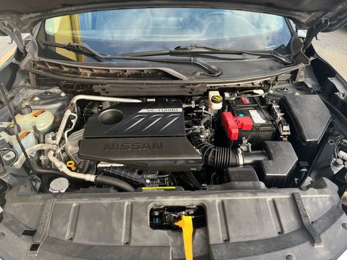 Used 2023 Nissan Rogue S image 31