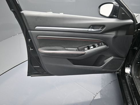 Used 2023 Nissan Altima 2.5 SR image 15