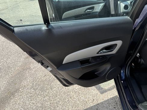 Used 2015 Chevrolet Cruze LS FWD image 13