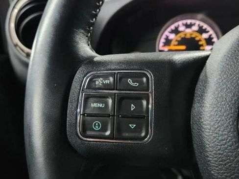 Used 2017 Jeep Wrangler Sahara image 32