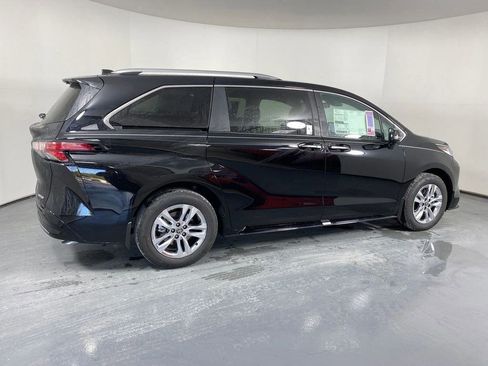 New 2026 Toyota Sienna Limited image 4