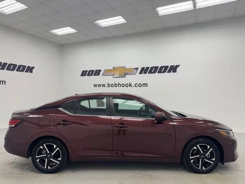 Used 2025 Nissan Sentra SV FWD image 4