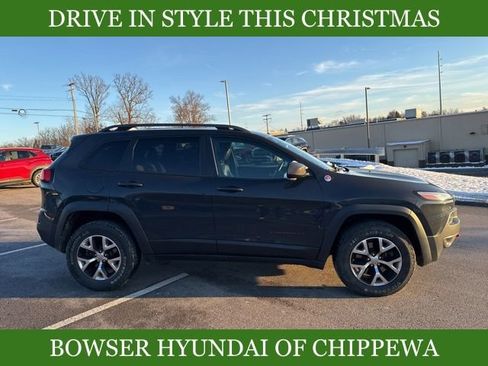 Used 2016 Jeep Cherokee Trailhawk w/ Comfort/Convenience Group image 9