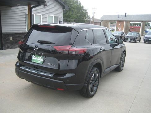 Used 2024 Nissan Rogue SV AWD/4WD image 8