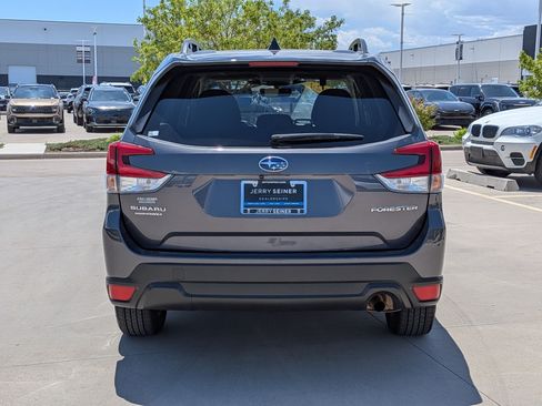 Used 2024 Subaru Forester Premium AWD/4WD image 5