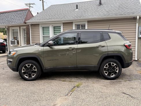 Used 2018 Jeep Compass Trailhawk w/ Leather Interior Group AWD/4WD image 3
